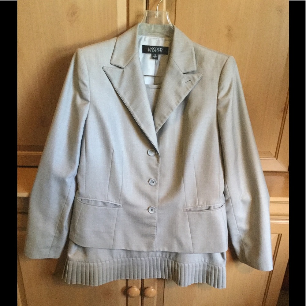 Kasper 2pc. Light Gray Skirt Suit - Size 10