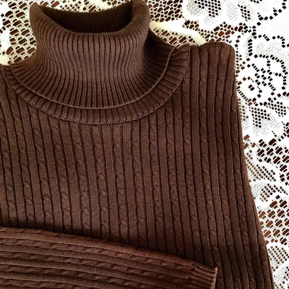 Cable Knit Sweater. NWOT