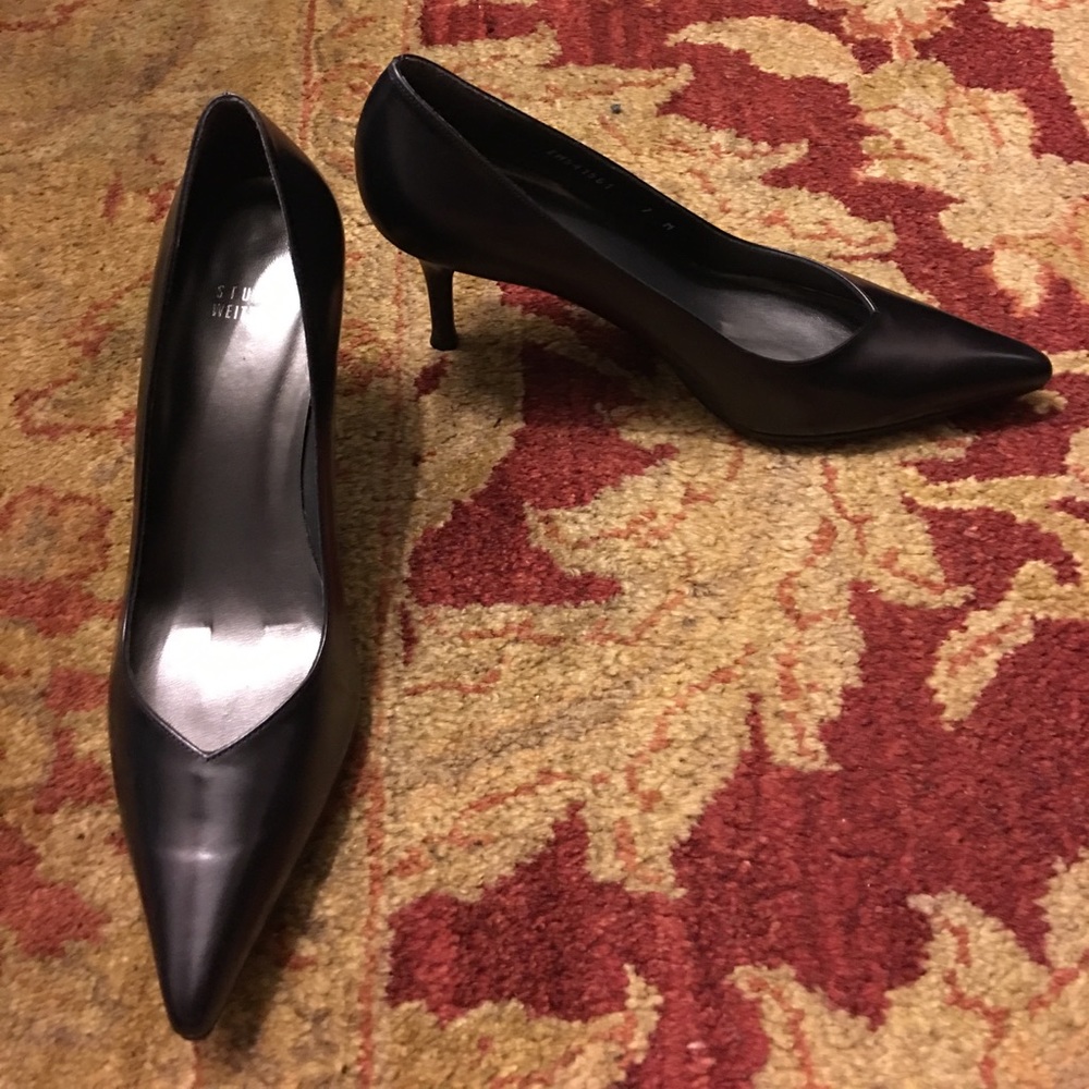 Stuart Weitzman Zest pump pointed toe