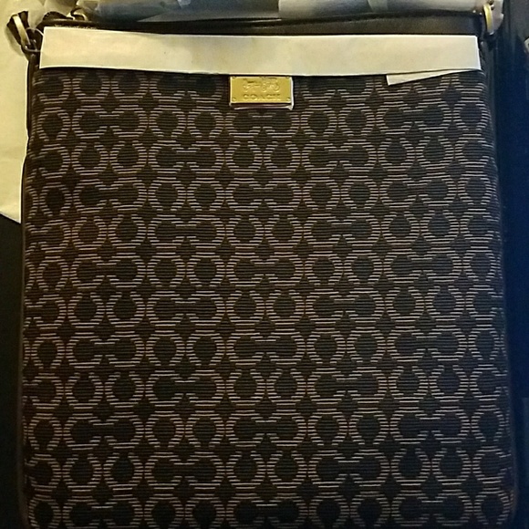 Coach Handbags - Coach swingpak