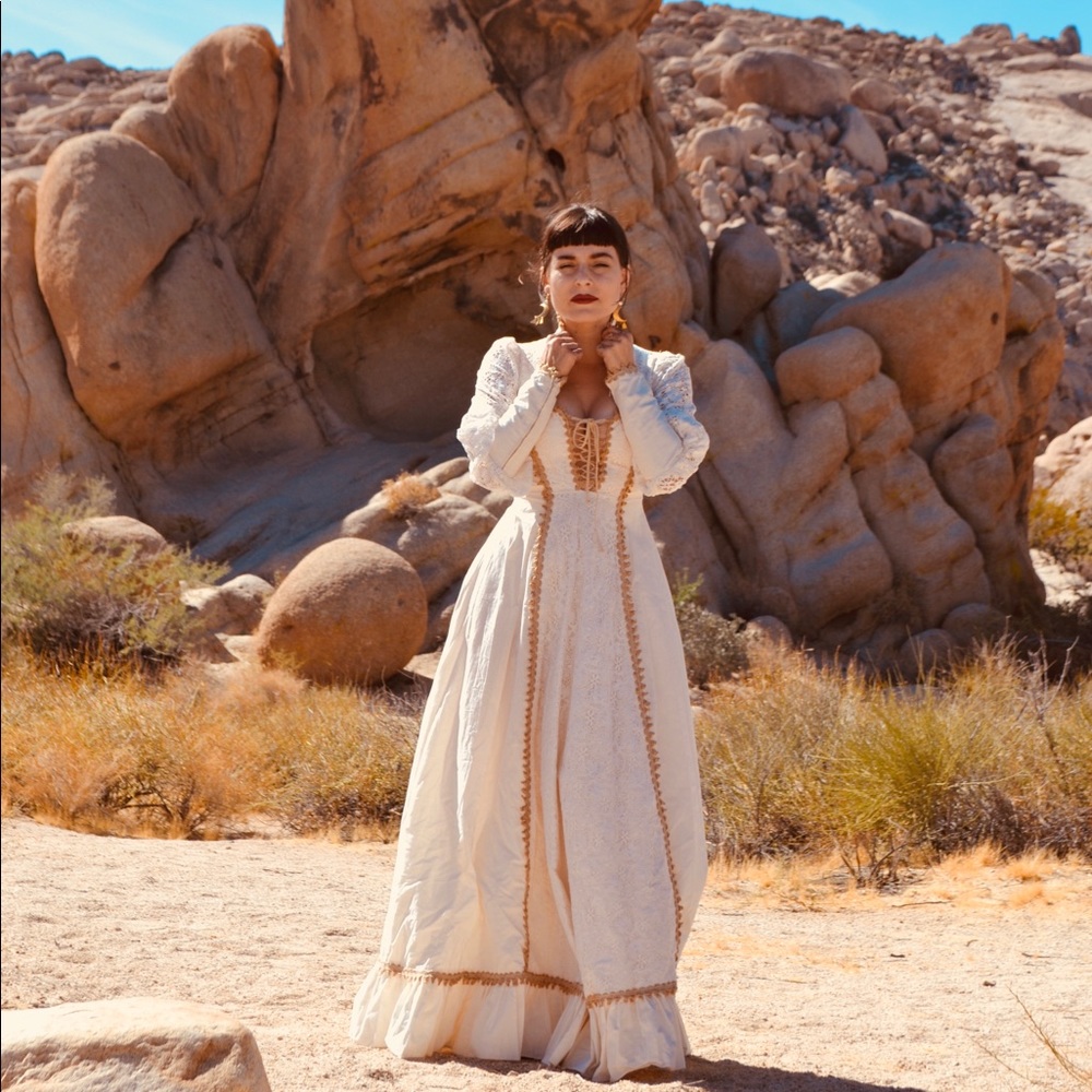 1970’s TRUE VINTAGE GUNNE SAX WEDDING GOWN