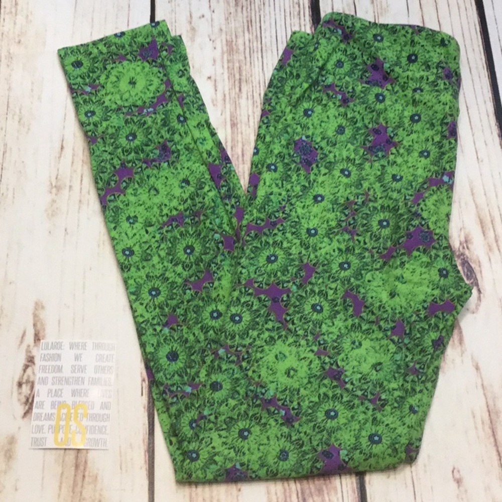 ❤️NWT lime flower leggings one size