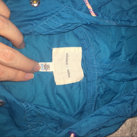 NWOT Urban Outfitter Poncho - Picture 3 of 4