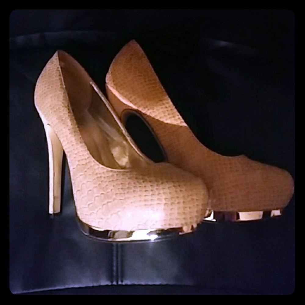 Heel shoes