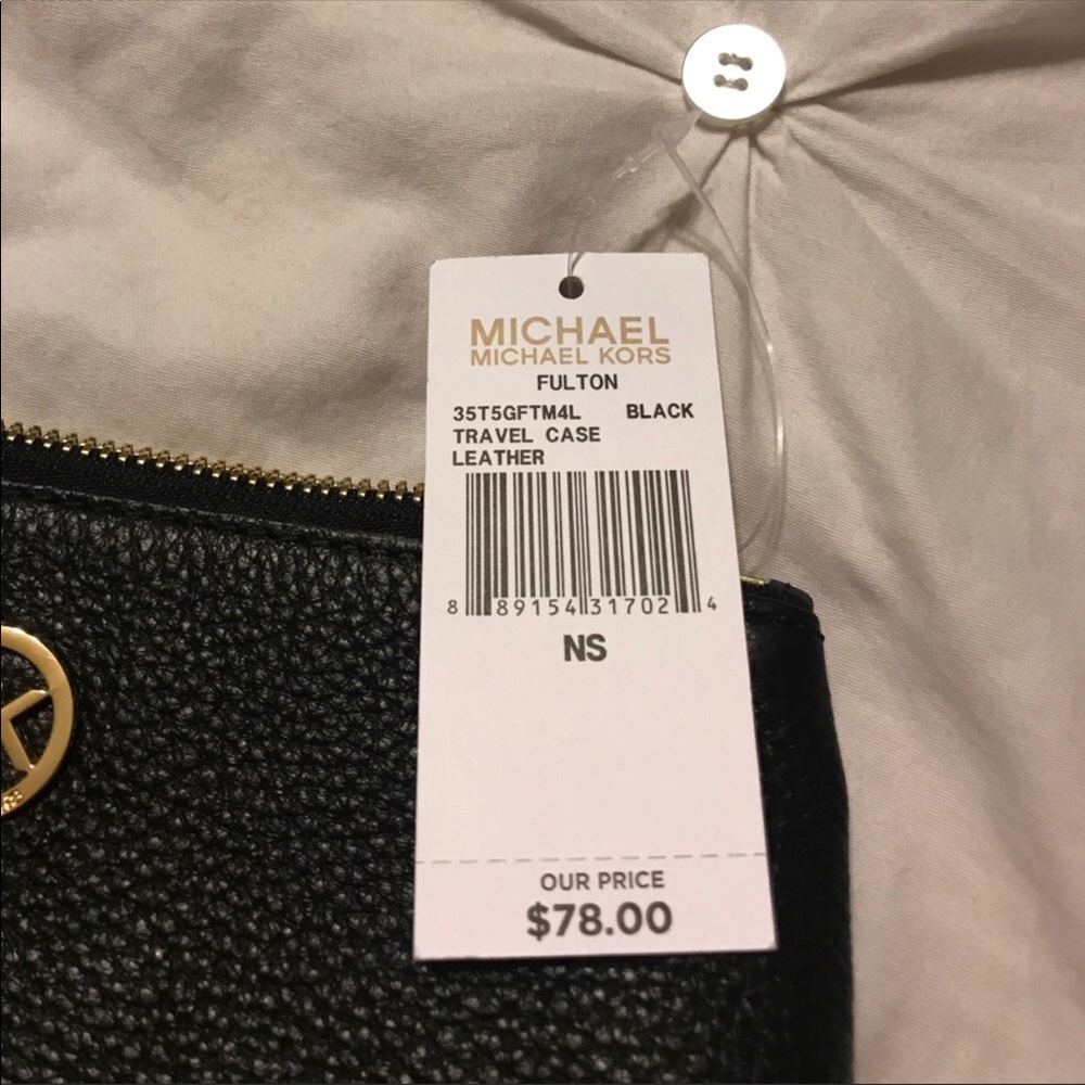 Black Mkors makeup bag/travel bag 8 1/2’ by 6’