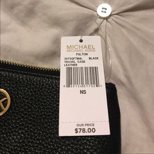 Black Mkors makeup bag/travel bag 8 1/2’ by 6’