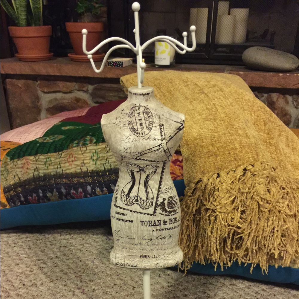 Adorable Necklace/Jewelry Hanger!