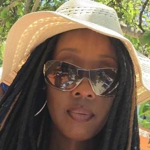 Meet your Posher, Carla