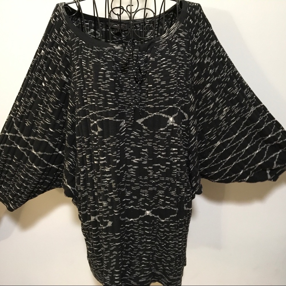 BCBGMaxazria Oversized Scoop neck top