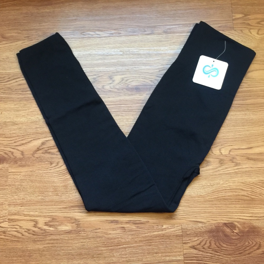 NWT Tummy Control Fleece Leggings in Black - Picture 3 of 6