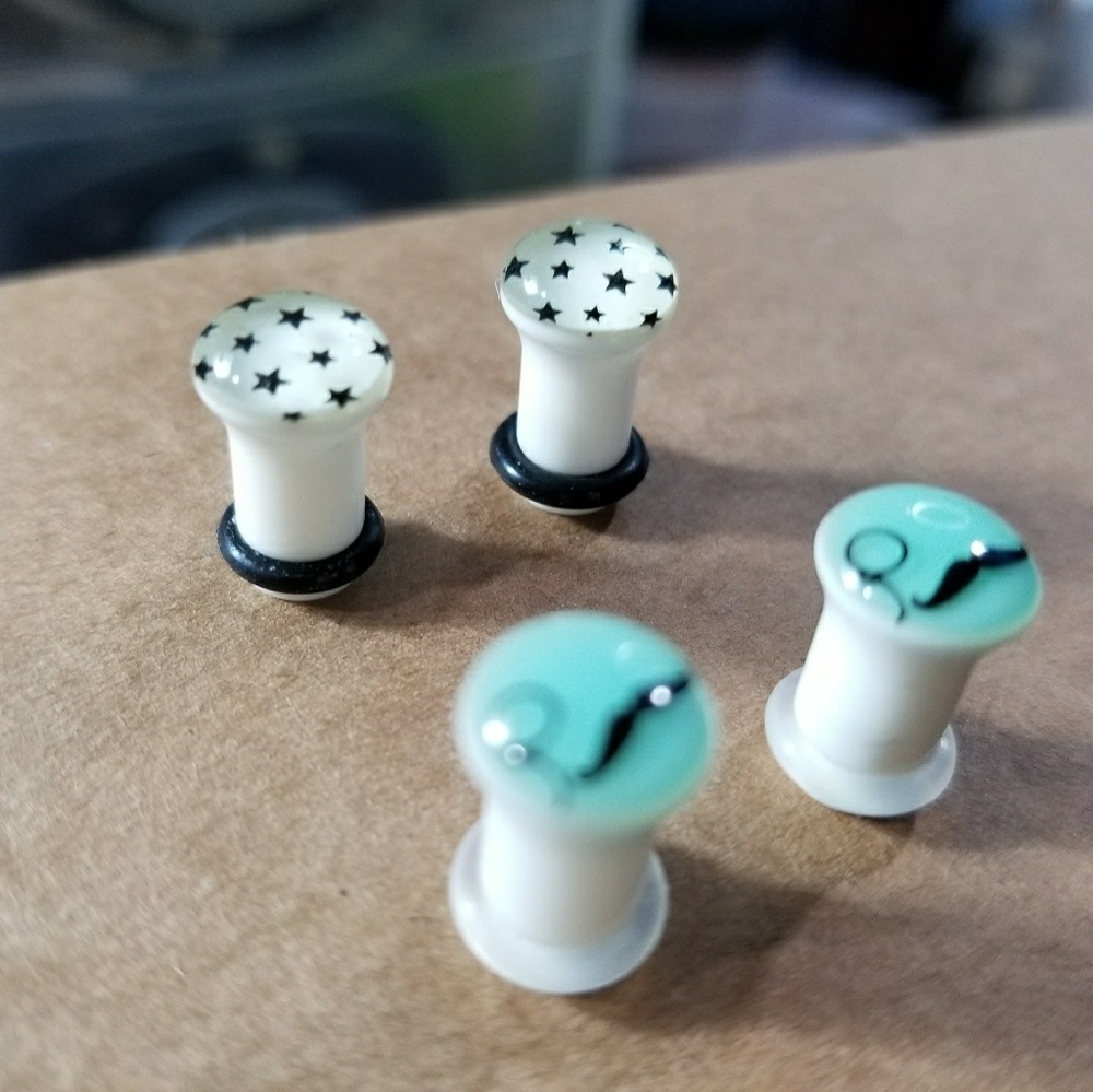 Glow in the dark plugs 2g
