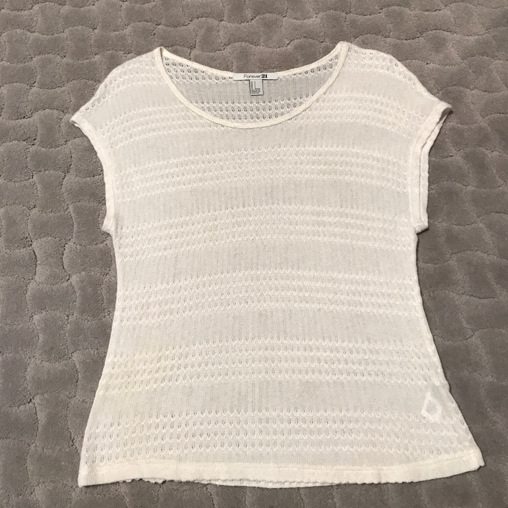 LIKE NEW BEAUTIFUL CREAM TOP