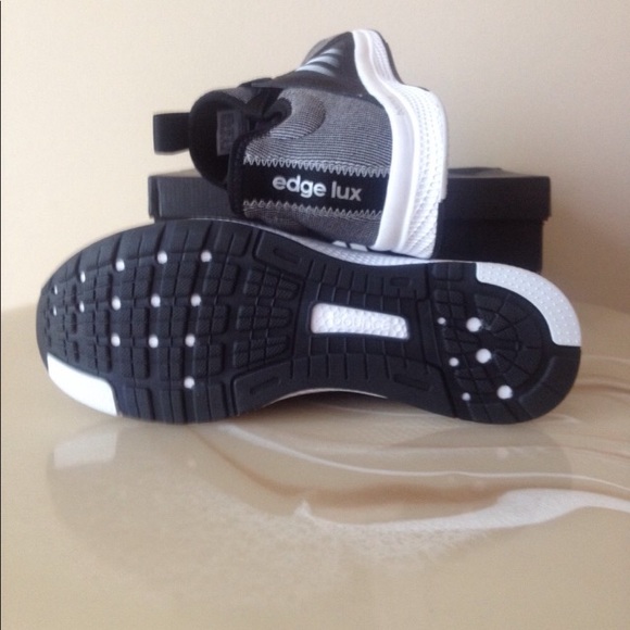 NIB women's ADIDAS shoes - Picture 6 of 8