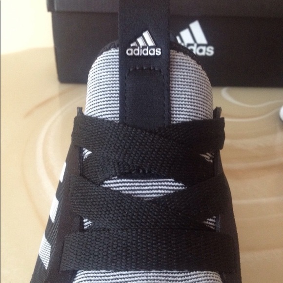 NIB women's ADIDAS shoes - Picture 8 of 8