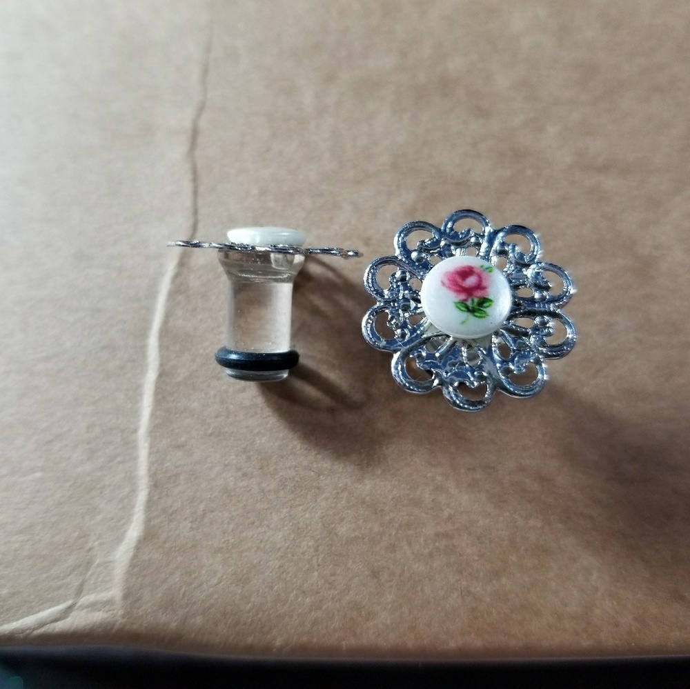 Rose acrylic plugs 2g