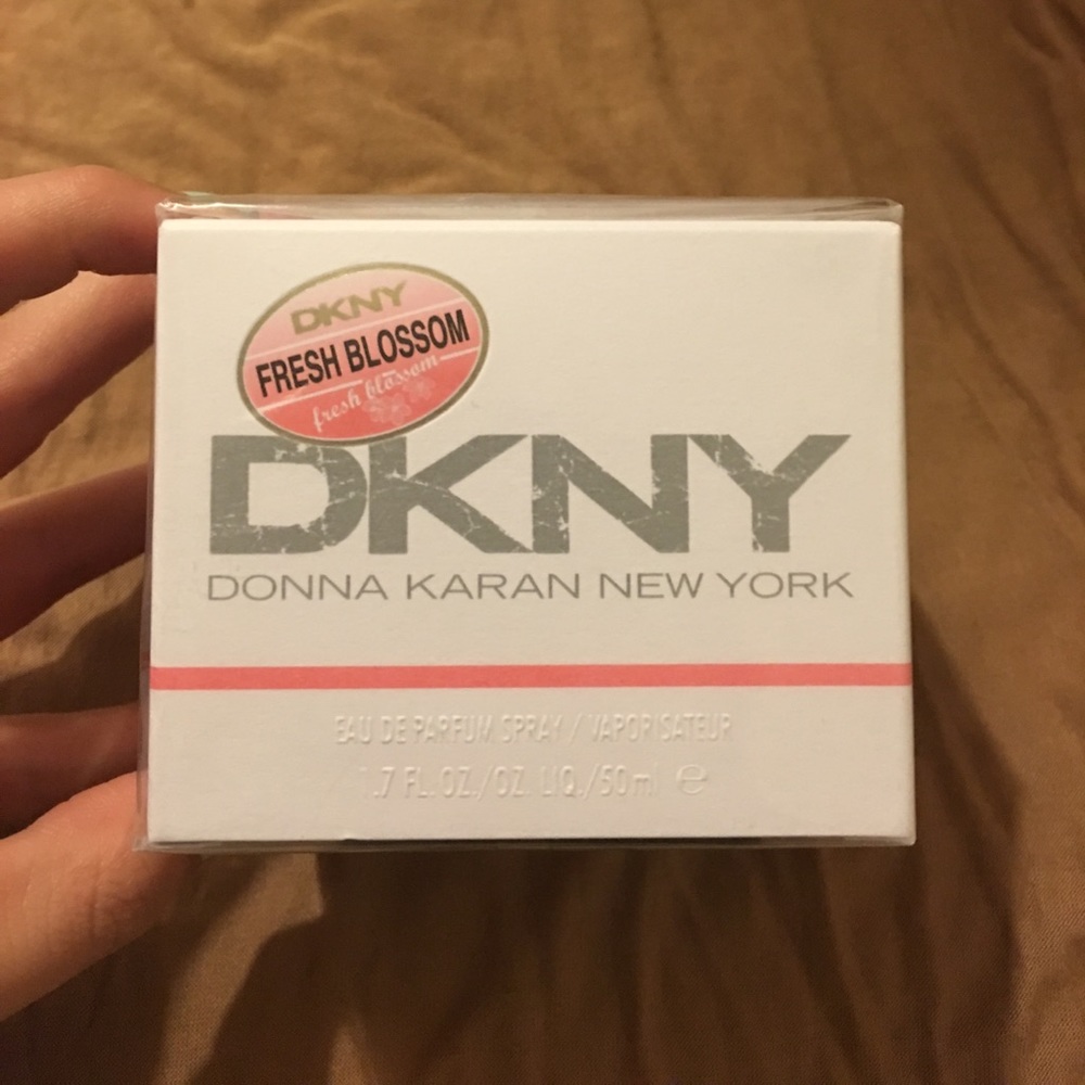 DKNY Fresh Blossom perfume