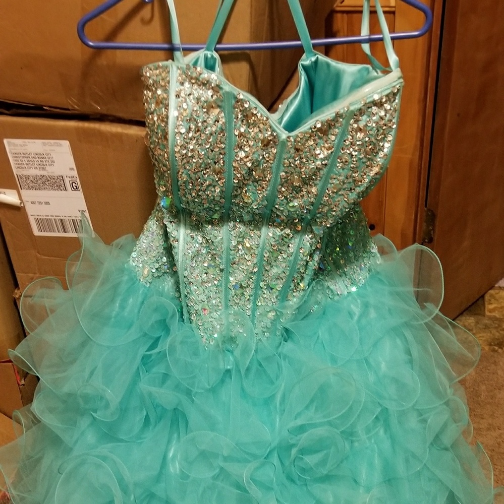 FORMAL DRESS - Picture 3 of 4