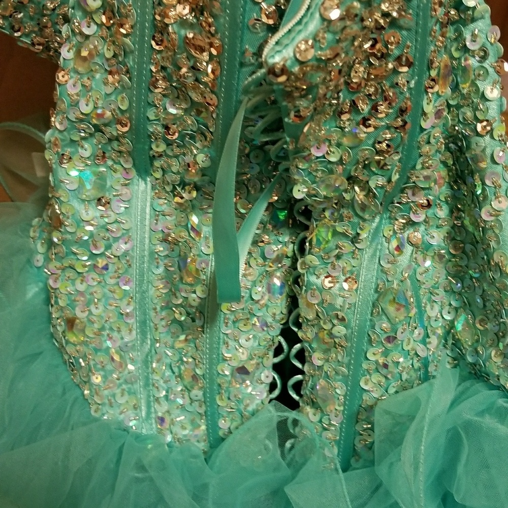 FORMAL DRESS - Picture 4 of 4