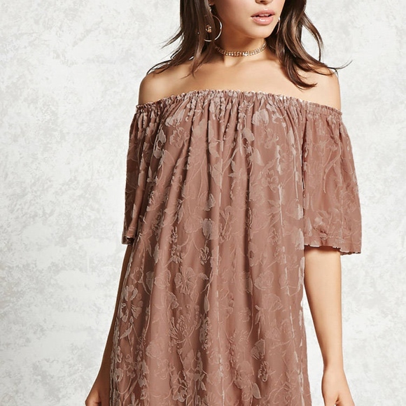 Off-the-shoulder dress - Picture 3 of 3