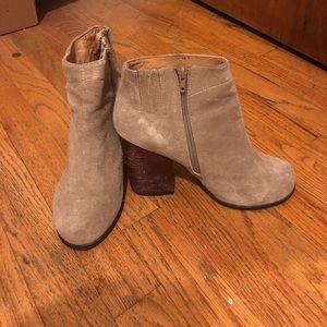 Jeffrey Campbell hanger Grey suede bootie