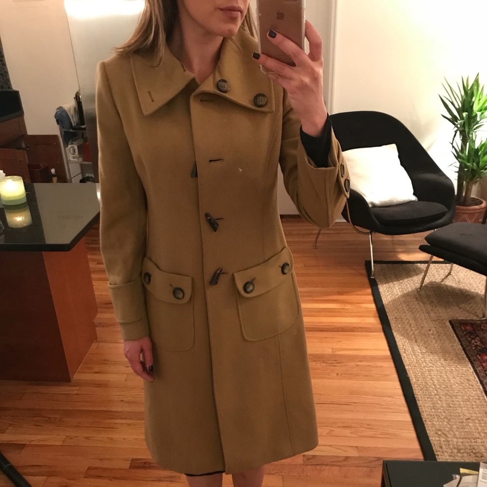 CLASSIC camel wool toggle coat!