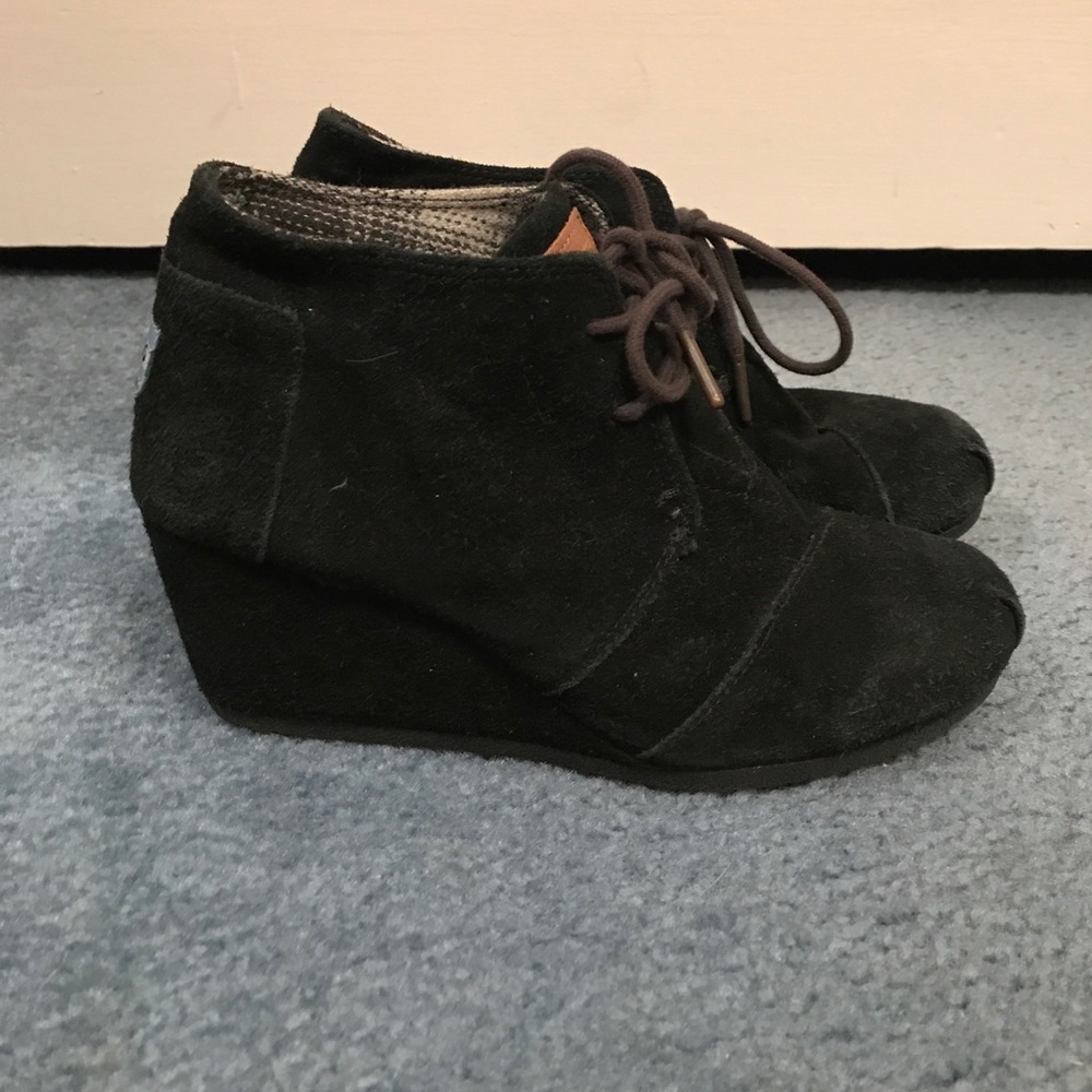 Tons suede black wedge lace up booties size 6.5