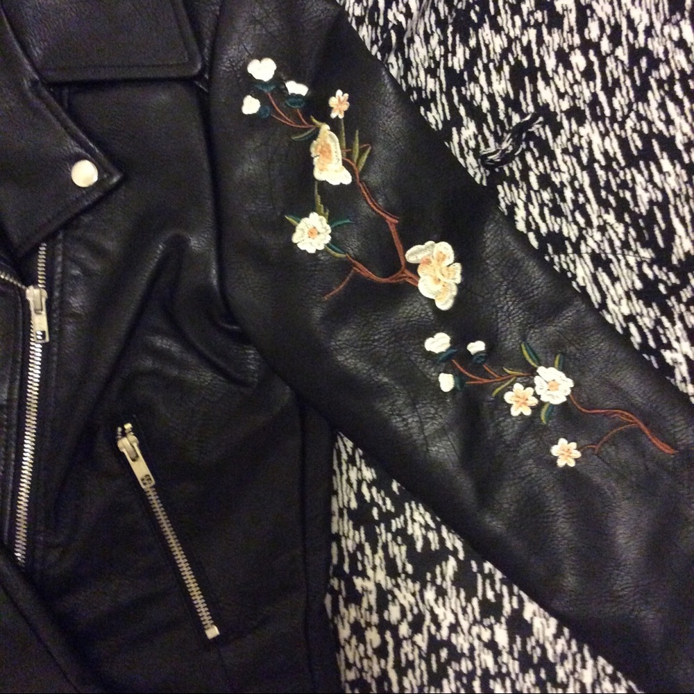 SOLD OUT - Picture 5 of 8