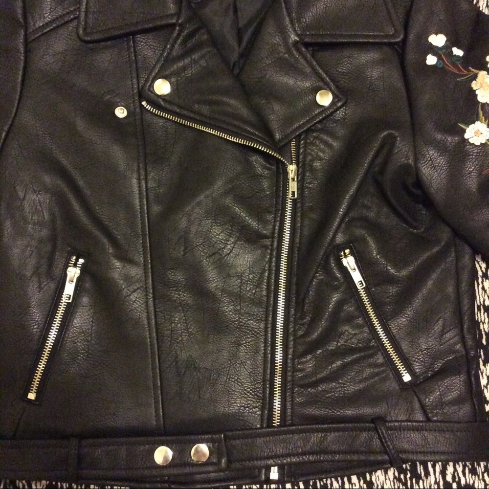 SOLD OUT - Picture 6 of 8