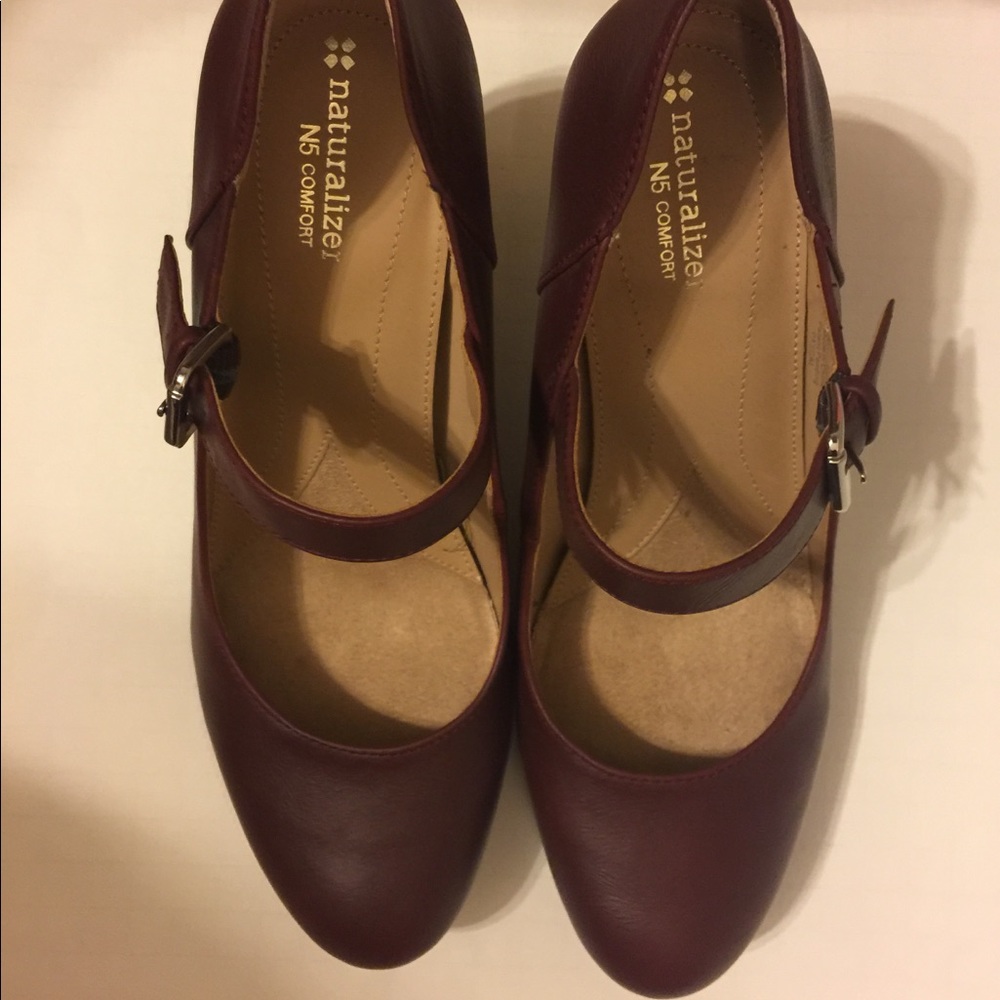 Naturalized N5 comfort Burgundy heels.