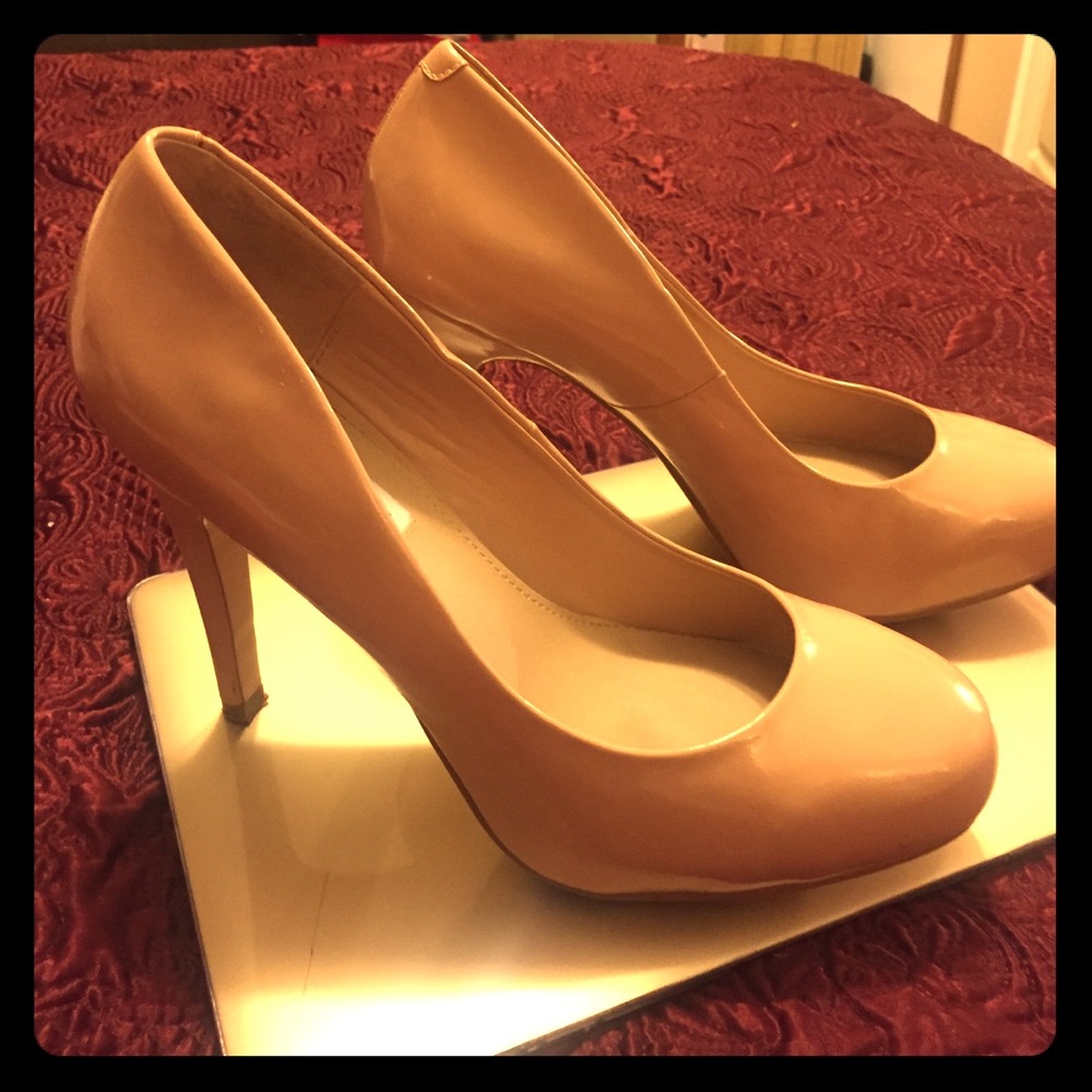 Steve Madden Nude heels 4 inches Tall