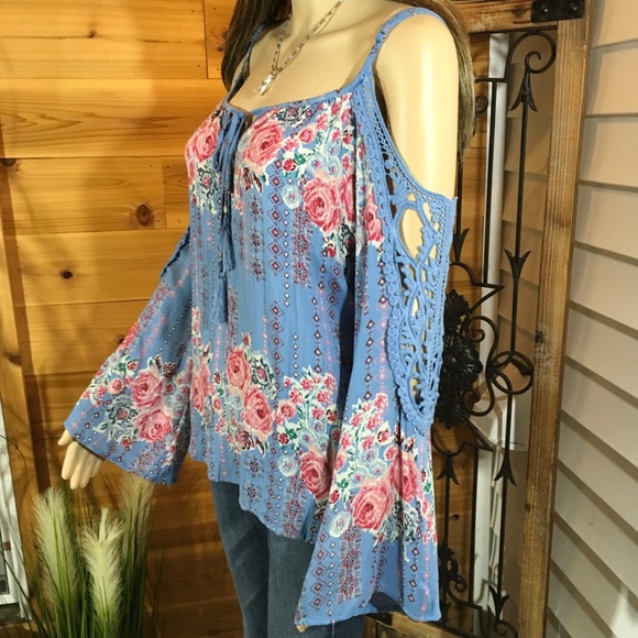 COLD SHOULDER TOP 1 left - Picture 4 of 8