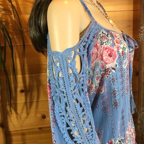 COLD SHOULDER TOP 1 left - Picture 6 of 8