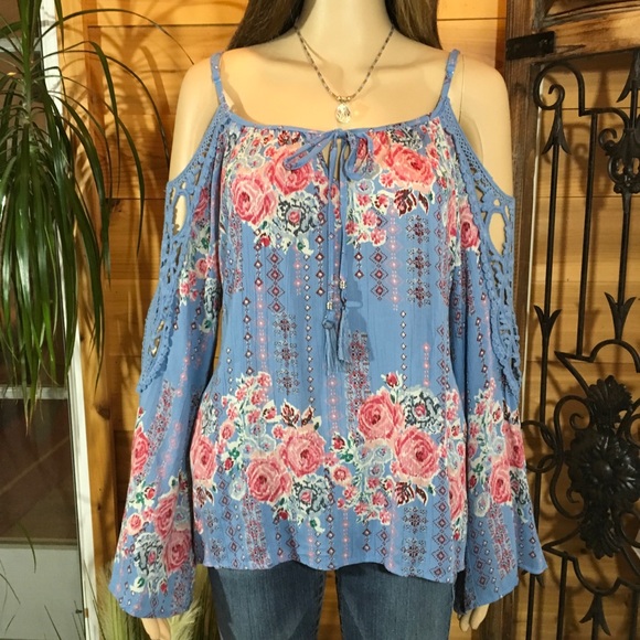 COLD SHOULDER TOP 1 left - Picture 3 of 8