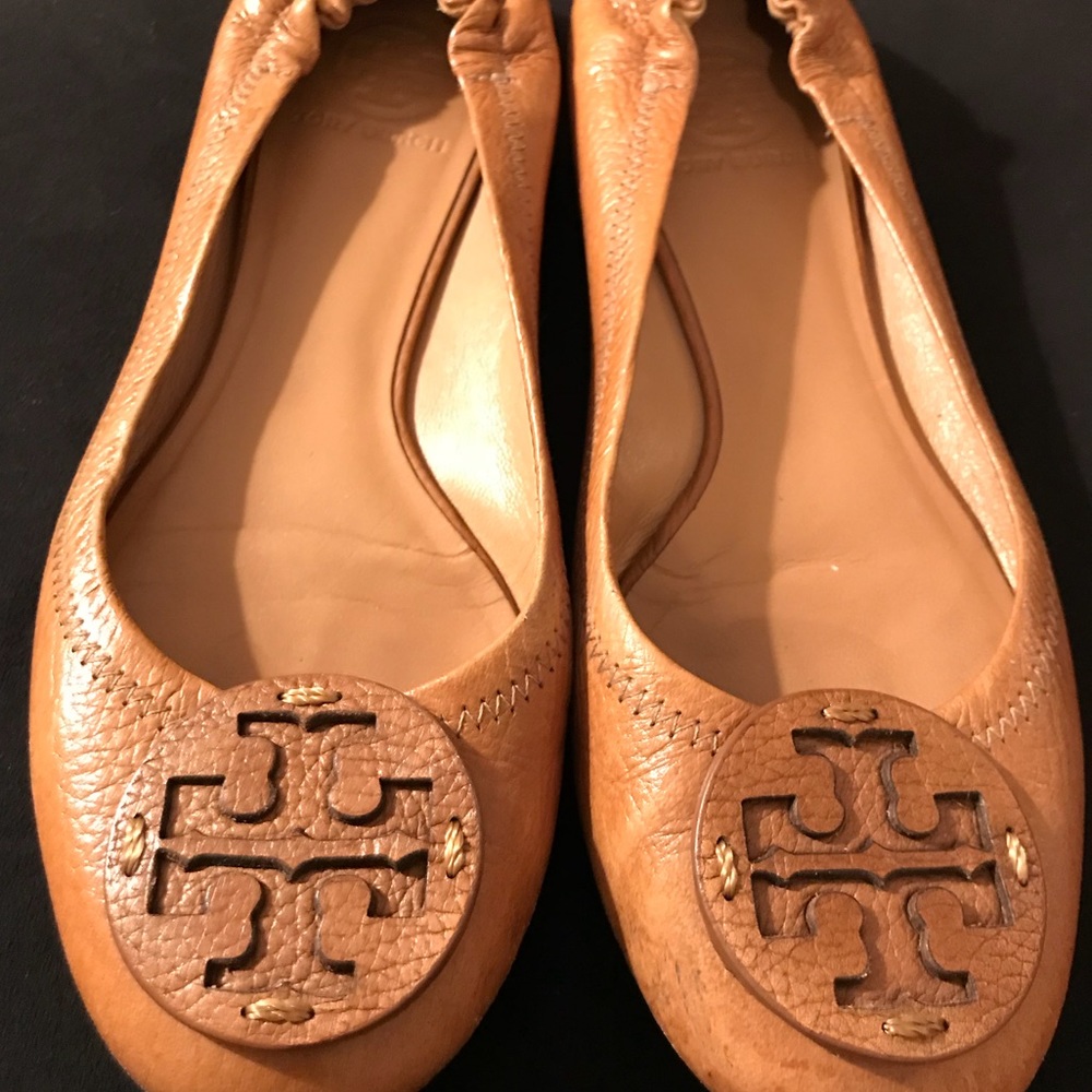 Tory Burch leather flats. comfortable—light wear!