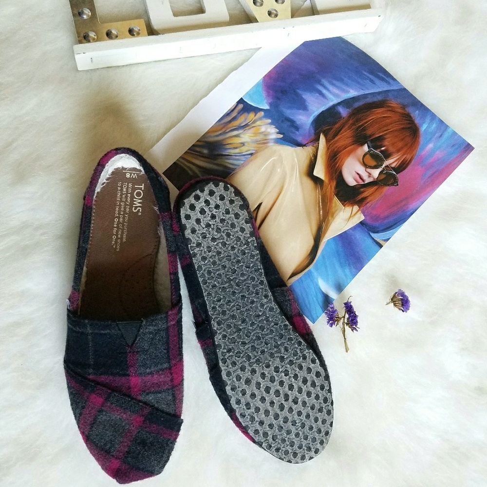 🎉Flannel Slip-On TOMS🎉 - Picture 3 of 5
