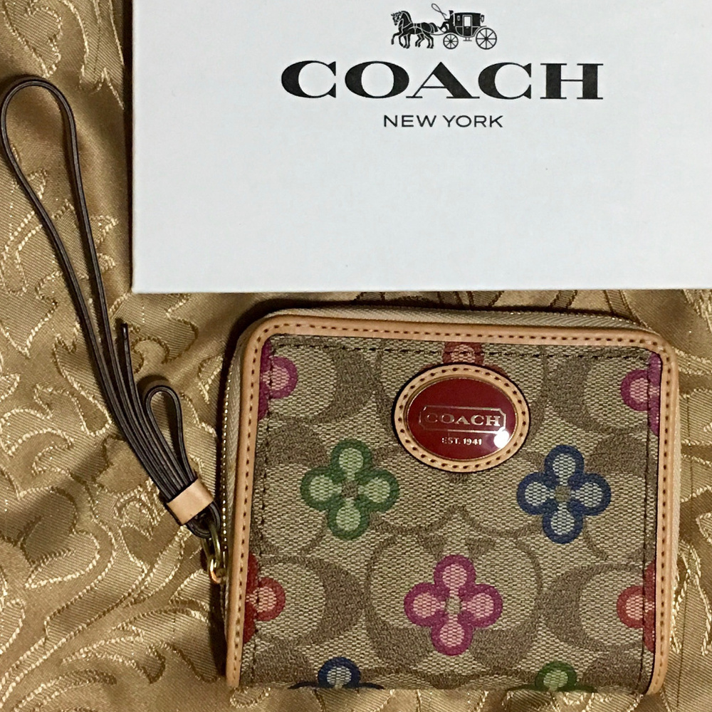NWT😍😘COACH FLOWER LOGO WALLET/WRISTLET F48964❤