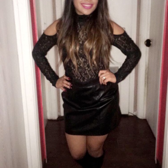 🔴SOLD🔴Guess Leather Skirt - Picture 1 of 5