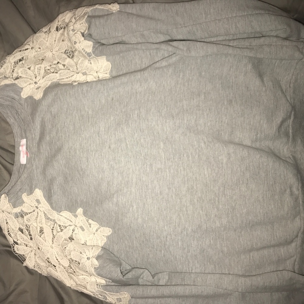Cute shoulder lace sweater!!