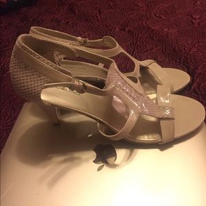 Bandolino Snake nude heels