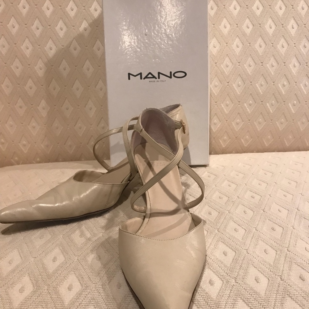 Mano kitten heels