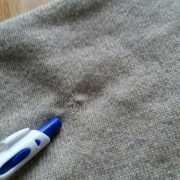 ♦️SOLD♦️SPLIT CUTOUT BACK 100% CASHMERE SWEATER - Picture 6 of 8