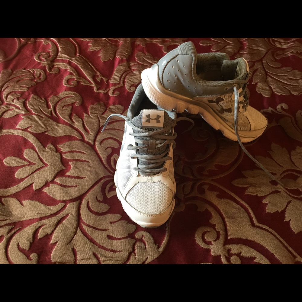 Under Armor tennis shoes