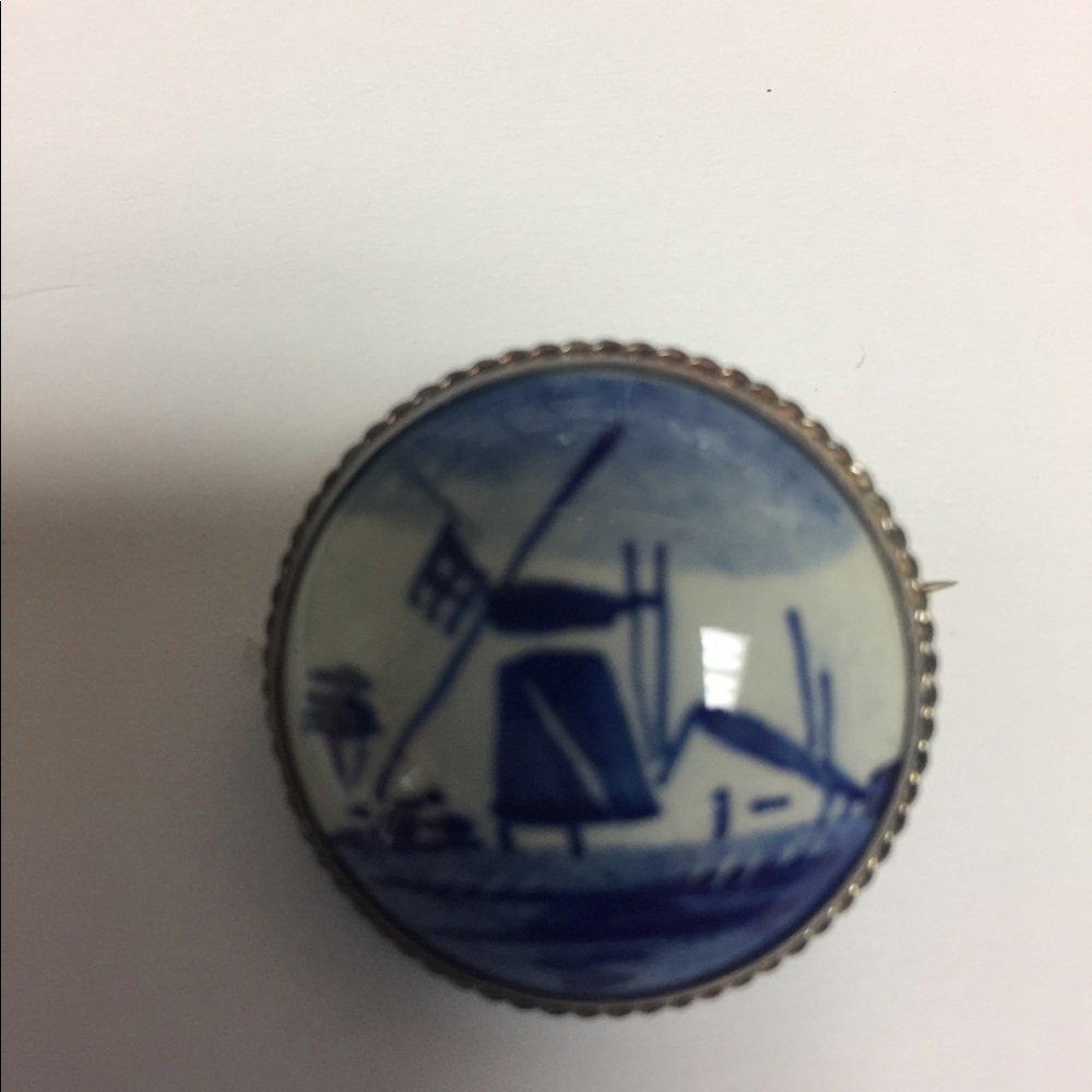 EUC Vintage Delft pin