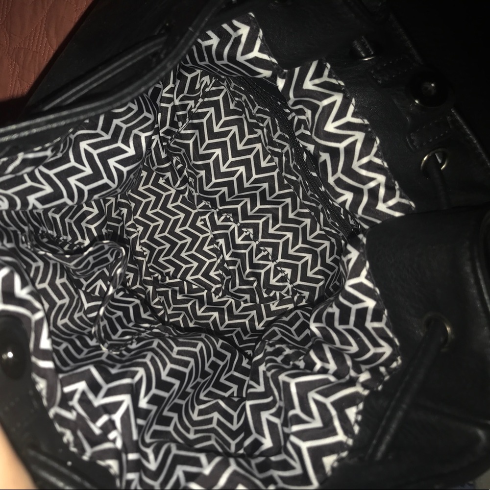 Black back pack - Picture 3 of 3