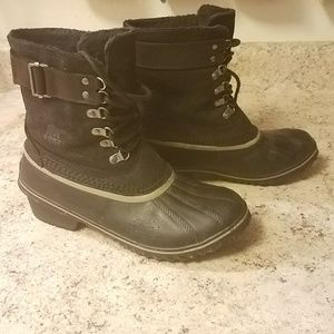 BLACK SOREL DUCK BOOTS!