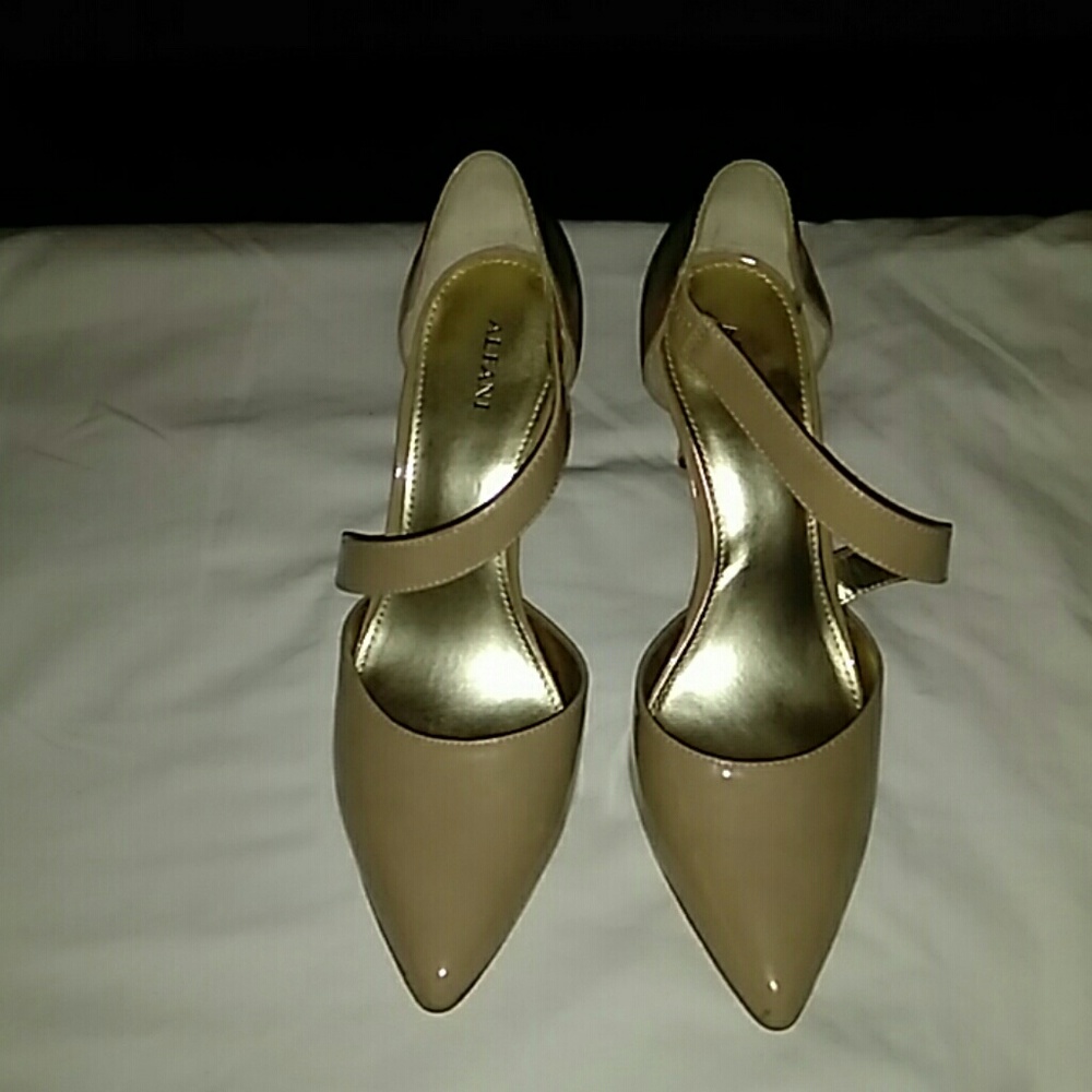 Patent leather (faux)  Alfani beige pumps size 9