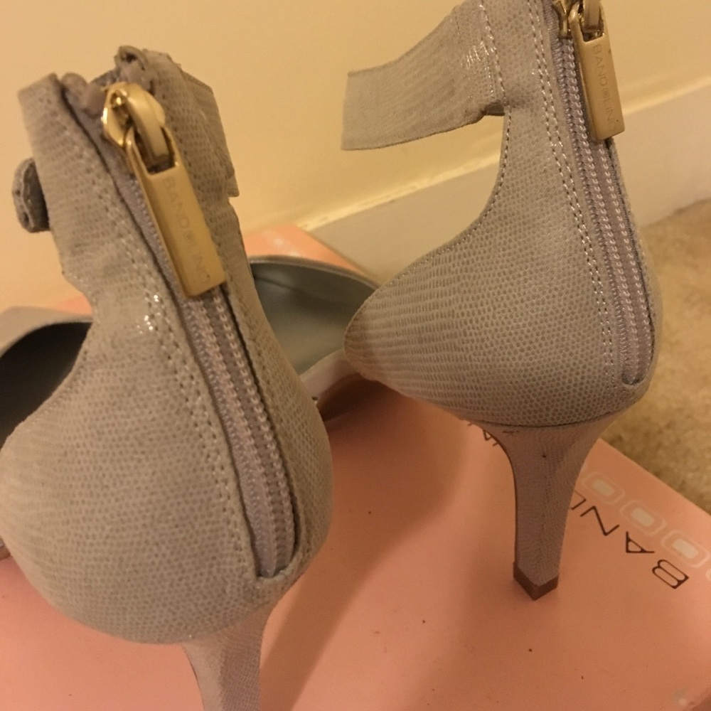 Bandolino ankle strap pumps - Picture 4 of 5