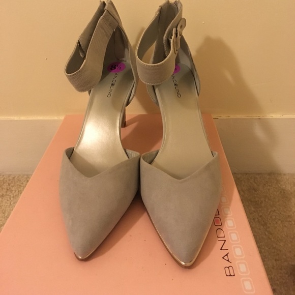 Bandolino ankle strap pumps - Picture 2 of 5