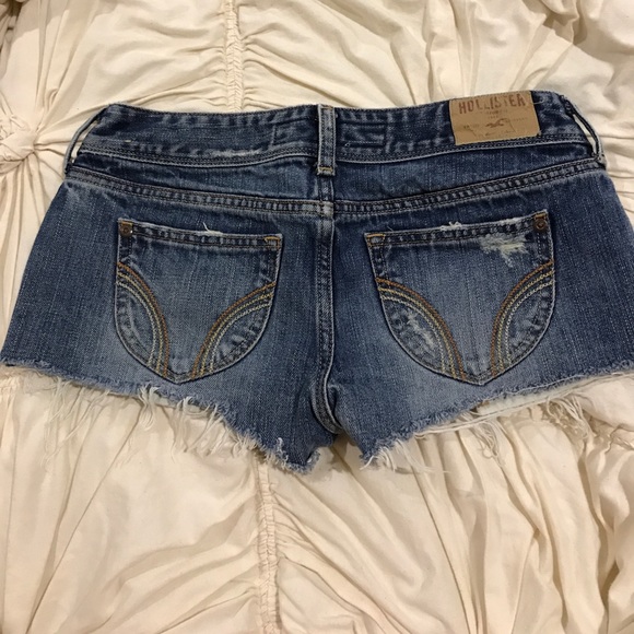 Hollister Jean Shorts Size 1 - Picture 2 of 2