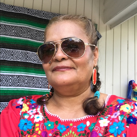 Meet your Posher, Yolanda - Picture 1 of 1